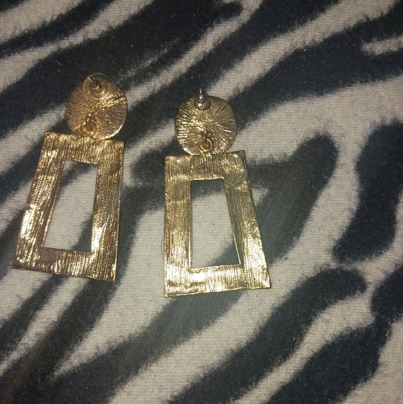 Women gold fashion geometric earrings - Picture 6 of 7
